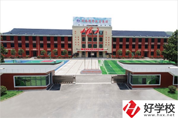 冷水江市新程中等職業(yè)技術(shù)學(xué)校有哪些優(yōu)勢？