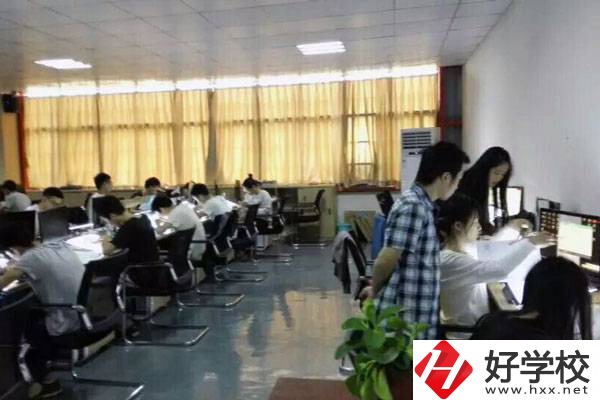 岳陽市中山財經(jīng)職業(yè)學校實訓(xùn)室