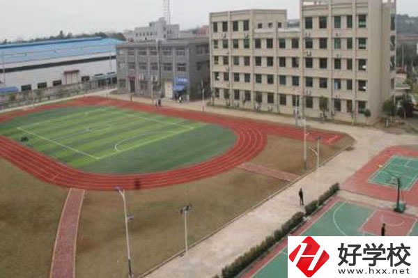 長(zhǎng)沙經(jīng)貿(mào)職業(yè)中專學(xué)校操場(chǎng)