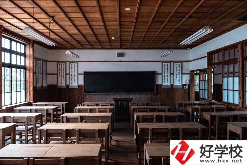湖南省澧縣職業(yè)中專(zhuān)學(xué)校有哪些專(zhuān)業(yè)？學(xué)費(fèi)貴不貴？6.jpg