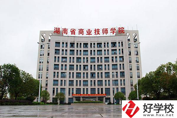 株洲比較好的廚師培訓(xùn)學(xué)校有哪些？烹飪專業(yè)好就業(yè)嗎？