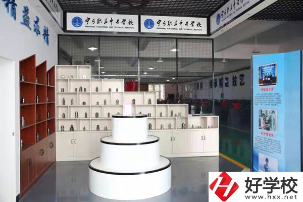 寧鄉(xiāng)縣職業(yè)中專學校錄取線是多少？學費標準是多少？