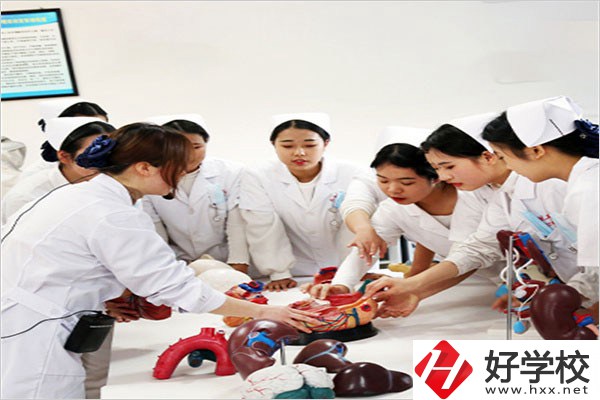 懷化啟航衛(wèi)校是中專還是技校？怎么到校？
