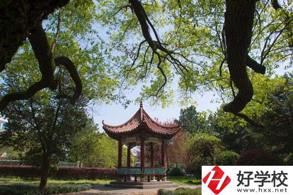 長(zhǎng)沙排名前三的重點(diǎn)中專有哪些?師資怎么樣？