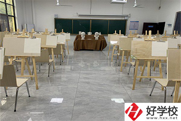 衡陽(yáng)市鐵路運(yùn)輸職業(yè)學(xué)校學(xué)費(fèi)貴嗎？有哪些特色？
