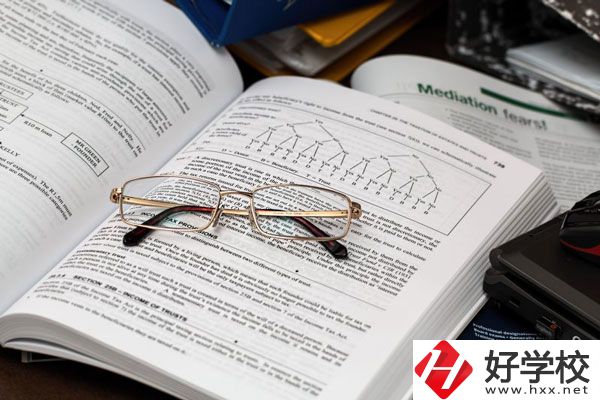 湘潭工業(yè)貿(mào)易中等專業(yè)學(xué)校怎么樣？在哪里？