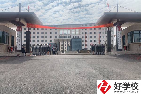 衡陽哪些學(xué)?？梢詫W(xué)美容美發(fā)？好就業(yè)嗎？