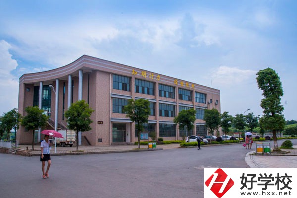 寧鄉(xiāng)市職業(yè)中專學(xué)校的師資力量如何？有辦學(xué)優(yōu)勢嗎？