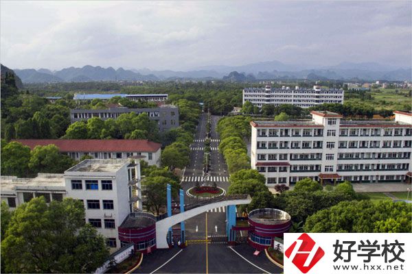 在永州讀中職學(xué)校學(xué)費(fèi)要多少？有免學(xué)費(fèi)的嗎？
