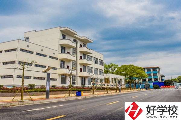 郴州市理工職業(yè)技術(shù)學(xué)校環(huán)境怎么樣，宿舍好不好？