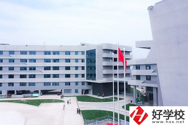 長沙湘麓醫(yī)藥中專學校的辦學條件怎么樣？