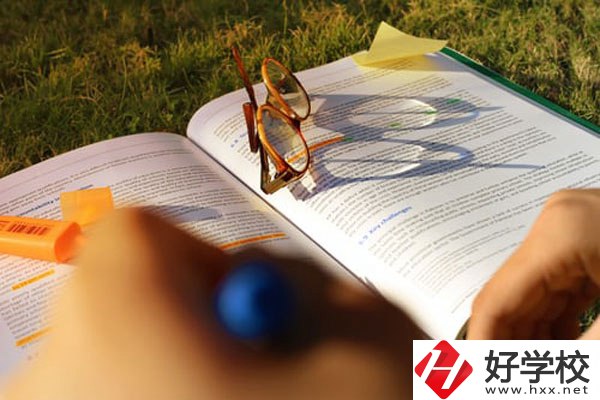 婁底職業(yè)技術學院有哪些專業(yè)？學費貴不貴？