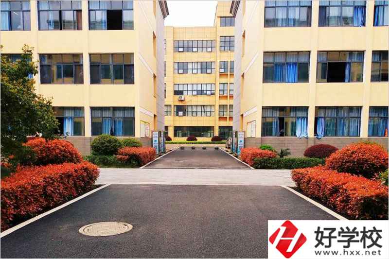 平江縣職業(yè)技術(shù)學校開設(shè)哪些熱門專業(yè)？專業(yè)前景好嗎？