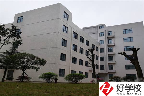 長沙有哪些中專接收轉(zhuǎn)學(xué)生？轉(zhuǎn)學(xué)后可以換專業(yè)嗎？