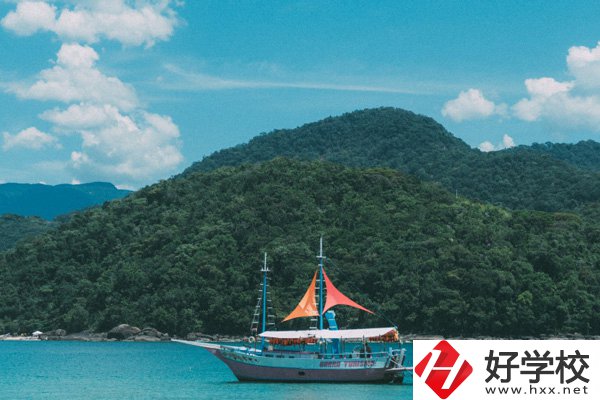 株洲南方航空高級(jí)技工學(xué)校怎么樣?有什么特色專業(yè)？
