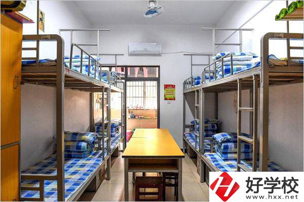 長沙財經(jīng)學(xué)校的宿舍條件怎么樣？住宿費是多少？