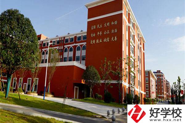 湖南醫(yī)藥職業(yè)中等專業(yè)學校的招生專業(yè)有哪些？學費貴不貴？