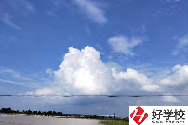 婁底市衛(wèi)生學校有哪些專業(yè)？就業(yè)方向如何？