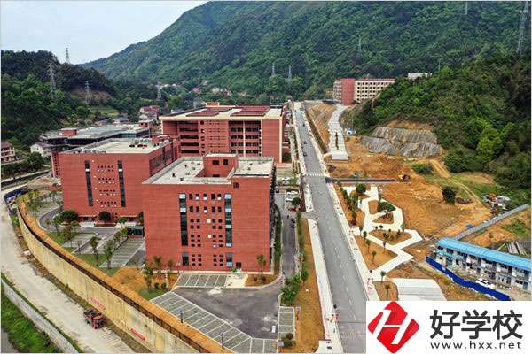 安化縣職業(yè)中專學(xué)校有哪些特色專業(yè)？