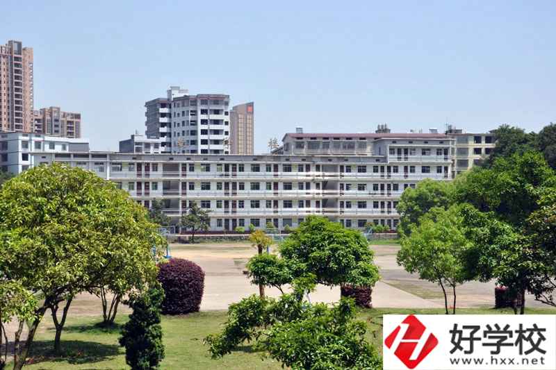 湖南省耒陽師范學(xué)校宿舍環(huán)境以及食堂環(huán)境怎么樣？