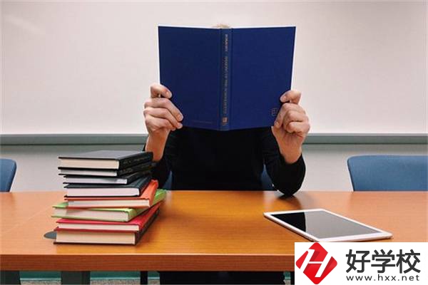 湖南初中畢業(yè)成績非常差選什么學校好？還有前途嗎？