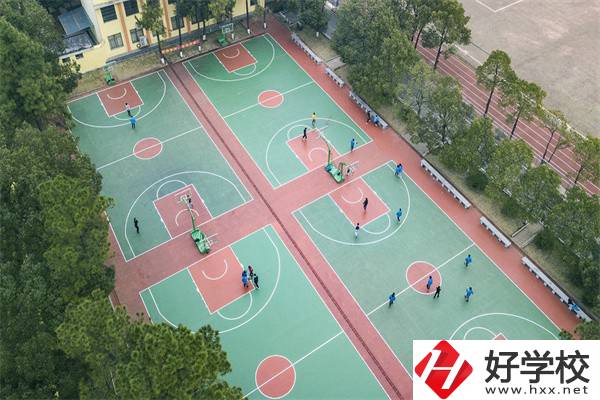 衡陽(yáng)市鐵路運(yùn)輸職業(yè)學(xué)校學(xué)費(fèi)貴嗎？有哪些特色？