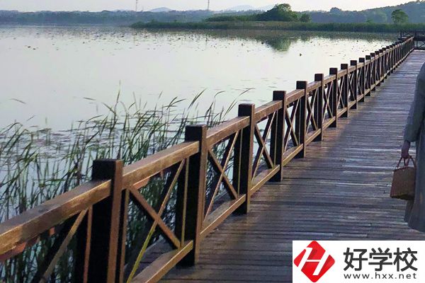 鳳凰縣育英民族學(xué)校怎么樣？有什么特色專(zhuān)業(yè)？