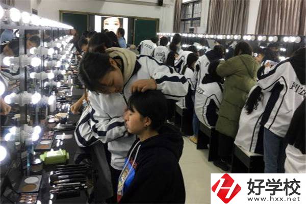 湘西有哪些學美發(fā)的中職學校？專業(yè)好就業(yè)嗎？