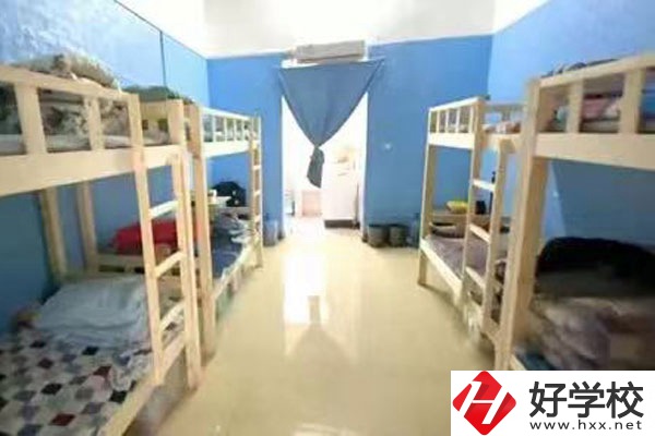 湖南省體育運(yùn)動(dòng)學(xué)校的辦學(xué)條件怎么樣？