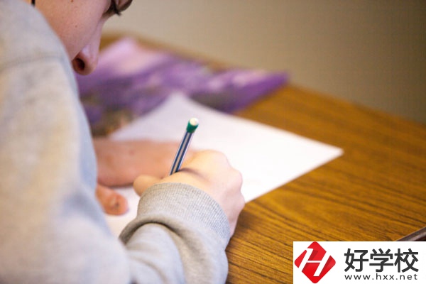 九疑理工學(xué)校好不好？宿舍環(huán)境怎么樣？