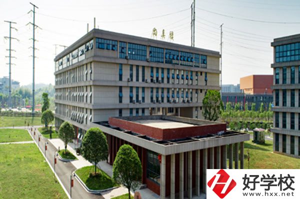 株洲市工業(yè)中等專(zhuān)業(yè)學(xué)校怎么樣？食堂飯菜好不好？