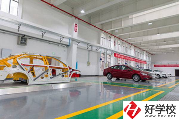 常德的中專學(xué)校學(xué)費(fèi)多少錢(qián)？
