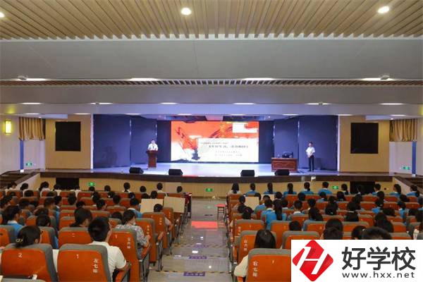 長沙財經(jīng)學(xué)校的教師情況怎么樣？