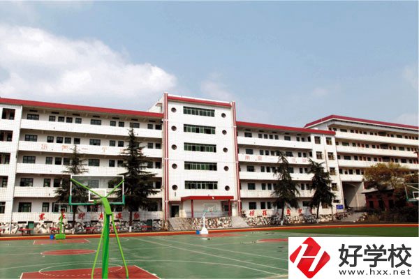 湖南兵器工業(yè)高級(jí)技工學(xué)?；@球場(chǎng)