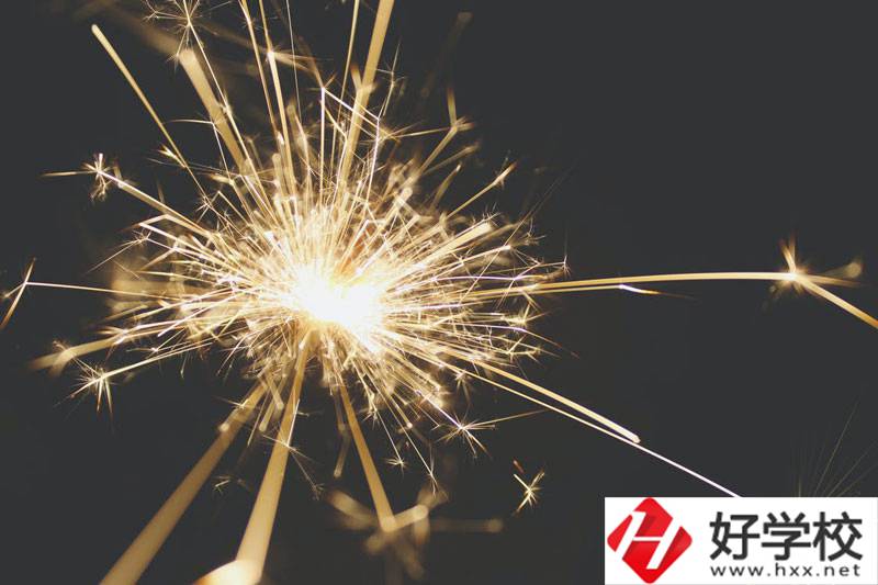 醴陵市陶瓷煙花職業(yè)技術(shù)學(xué)校環(huán)境怎么樣？好不好？