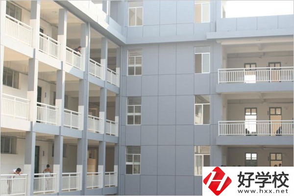 張家界有沒有招往屆生、插班生、轉(zhuǎn)學(xué)生的職校？