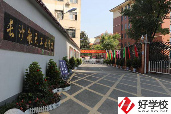 長沙航天學(xué)校師資力量怎么樣？有哪些優(yōu)秀教師？