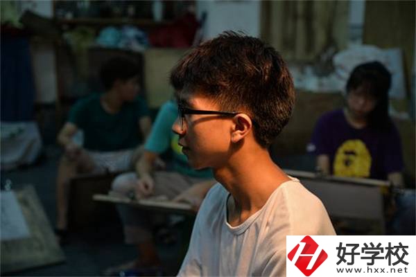 湖南職業(yè)高考簡單嗎？考試都考些什么內(nèi)容？