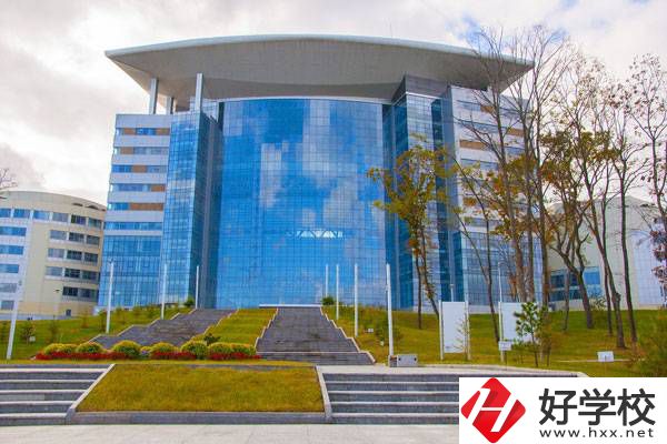 長沙哪些職校有直播電商服務(wù)專業(yè)？提供就業(yè)機(jī)會嗎？