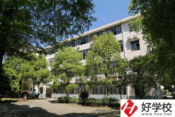岳陽(yáng)市第一職業(yè)中等專業(yè)學(xué)校是公辦學(xué)校嗎？學(xué)校怎么樣？