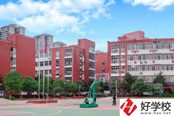 長沙中部鐵路航空中等職業(yè)學(xué)校有哪些特色專業(yè)？