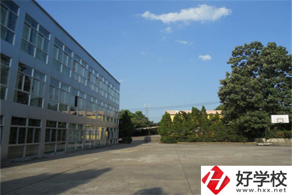 邵陽什么職校能學服裝設計？有什么報名方法？