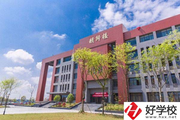 湖南初升高選中專還是五年制大專？有什么學(xué)校能推薦？