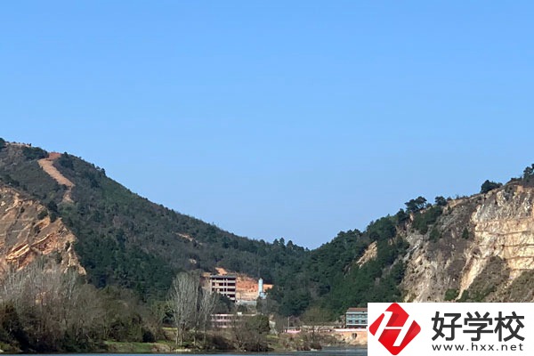 婁底市衛(wèi)生學校設(shè)施設(shè)備怎么樣？師資力量如何？