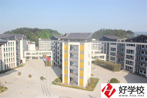 懷化有少數(shù)民族特色的中職有哪些？辦學條件怎么樣？