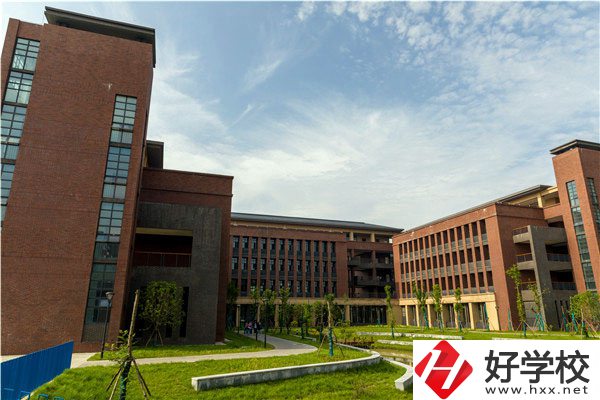 在常德財(cái)經(jīng)學(xué)校學(xué)會(huì)計(jì)，發(fā)展前景怎么樣？