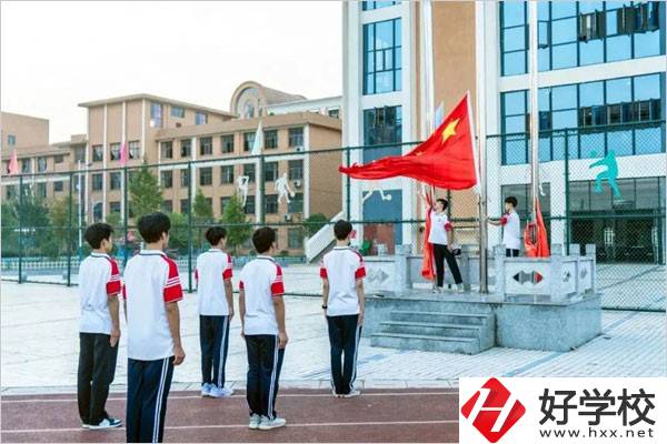新化縣楚怡工業(yè)學校開設(shè)了哪些專業(yè)？