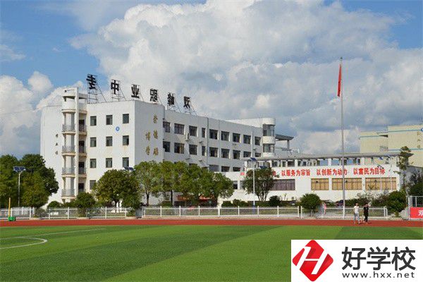 婁底重點(diǎn)中專有哪些？好進(jìn)嗎？