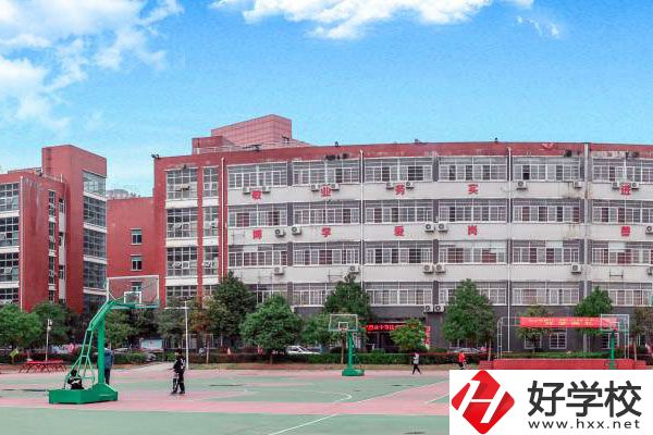 長(zhǎng)沙中部鐵路航空學(xué)校籃球場(chǎng)