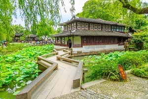 統(tǒng)招專升本考試在報(bào)考時(shí)，應(yīng)該先選擇專業(yè)還是先選擇學(xué)校？